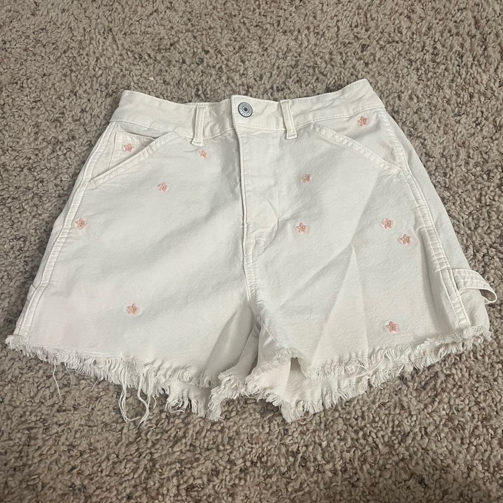 American Eagle Embroidered White Stretchy Shorts (00)